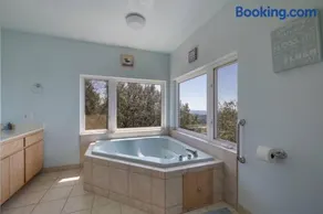 Hidden Views Cabin - Image 1
