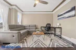 Large Detached Near Anthony Henday in Albany with 2 Living Rooms, Netflix, Office Space, AC, Perfect for Families, Sleeps 13 - Image 3