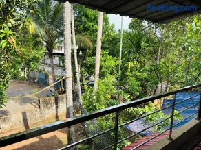 Lake Side Homestay - Image 3