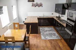 Academy Apartments By Elegance Stays - Image 2