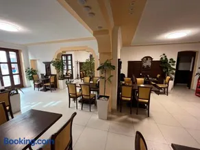 VT6 House & Restaurant - Image 5