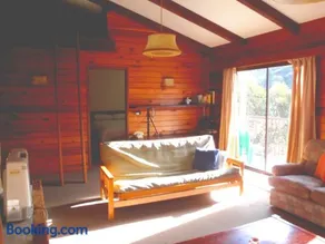 Retro 2 Bedroom Apartment - Image 3