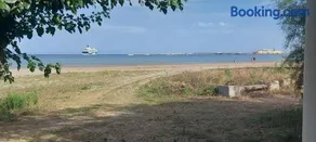 Charming Beachfront 2-bedroom house with AC - Image 1