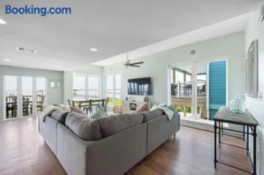 Galveston Bay Front Home with Private Pool and Pier - Image 4