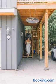 Elora’s Irvine River Suite - Image 2