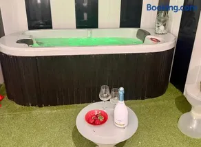 Instants d'Evasion by GC - Jacuzzi - Piscine - Wifi - Image 1