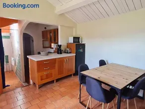Maison charmante à Saint-Georges-de-Luzençon avec jacuzzi - Image 3