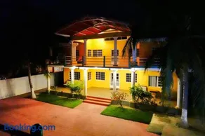 Charming Retreat 3BR Pool Access and Ground Floor - Image 2