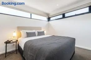 Stylish 2BR, 1BA Apartment with Balcony & Parking - Image 3