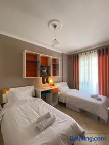 Cloud8 Apt with Castle View, 7km from the Beach - Image 3
