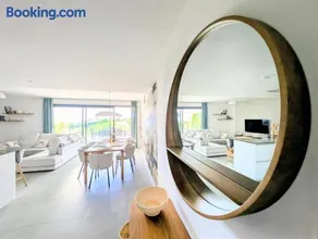 Oasis 325 Premium Apartment Sea & Mountains View - Image 1