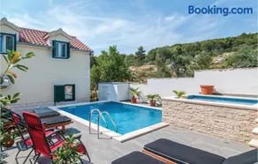 Three-Bedroom Holiday Home In Sutivan - Image 4