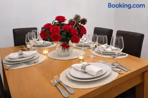 Stylish London 2BR Flat Sleeps 6-Free Parking, O2 Arena, Greenwich & Canary Wharf - Image 2
