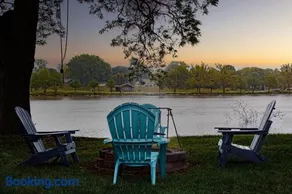 Waterfront Home with Arcade, MassageChair, Firepit, Infinity Game Table - Image 3