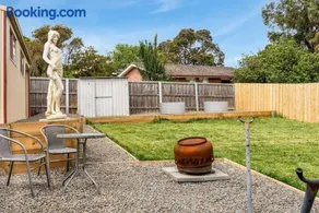 Modern Coastal Escape in Triabunna - Image 3
