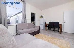 4-bed house in Kettering for groups and long stays - Image 3