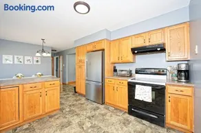 Five-bedroom home - Image 2