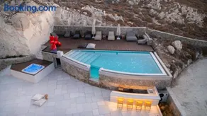 Villa Martinez Luxury Escape - Image 1