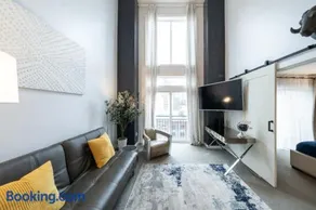 Modern Downtown Top Floor Penthouse With Bay Views - Image 2