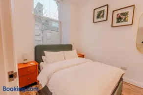 Barnet House Serviced Apartments - Image 3
