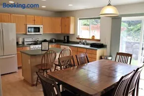 Hood River Family Vacation Home - Image 2