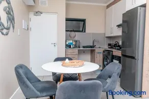 Luxury Ultra Modern Apartment - Queen Bed, Inverter, Pool, Gym & Spacious Balcony - Image 4
