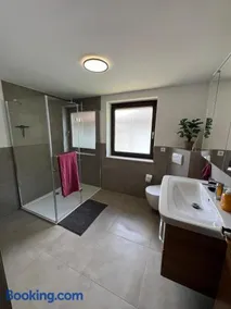 Top Apartment mit Parkplatz & viel Platz - Image 2