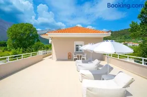 Elena Apartments - Image 3
