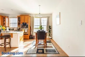 Van Gogh Guest Rm #3 • Van Gogh 3-Comfy Private Rm in single family home - Image 5