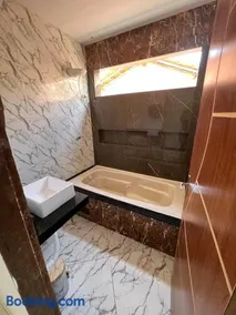 Casa com banheira e porcelanato em Campina Grande - Image 2