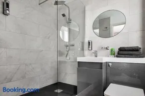 Emerald En-suite in Derby - Image 5