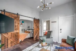 Mid-Century Modern Retreat in Little Italy - Image 5