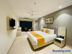 Hotel Golden Couch - Image 3
