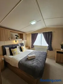 Beautiful caravan near Edinburgh nr 14 - Image 3
