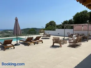 Four Seasons Villas - Image 2