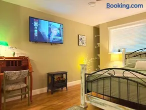 A Room of One's Own-A perfect getaway by the sea in North Nanaimo - Image 1