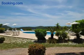 Villa Saha splendida dimora immersa tra gli ulivi - Image 1