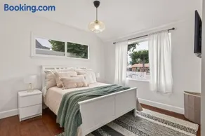 Goode Homes Luxury Family Home - Image 4