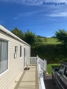 Mollys Retreat pet friendly three bed caravan with small garden Newquay Bay Resort Quieter area of park - Image 2