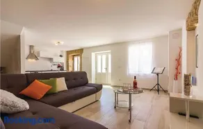 Stunning Home In Peruski With Wifi - Image 5