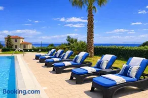 Bella Villa with Private Pool & Sea View Ideal for Groups - Image 3