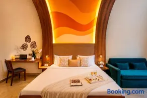 ELIVAAS Signature Tanira Farms Moonrise Pet- friendly Igloo Cottage with Pool, Bar and Garden - Image 4
