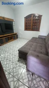 Casa com 03 quartos 02 banheiros e garagem - Image 1