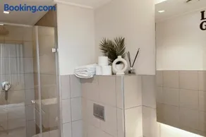 Perfect 1 Bedroom Capetown City Apartment with Table Mountain views & Walk to CTICC - Image 4
