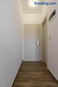 Aquarelle Rooms For Rent - Image 4