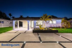 Home in Fort Lauderdale with Hot Tub and BBQ - Image 4