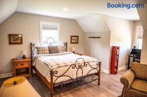 Kettle Moraine Flat by Simple Life Rentals - Image 1