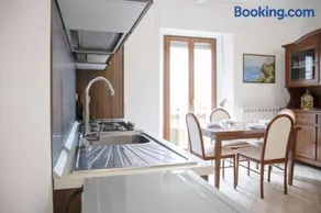 Ballatoio Apartment by the Lake - Image 3