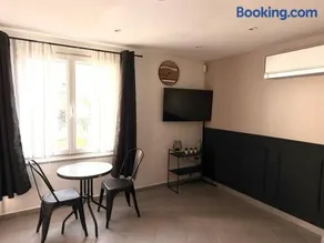 Air-conditioned studio with terrace 5 min to Metro Line 14 - Image 2