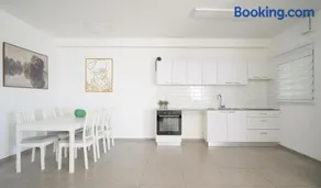 stunning 4-bedrooms on the 18th floor BY MadrigalRentals - Image 3
